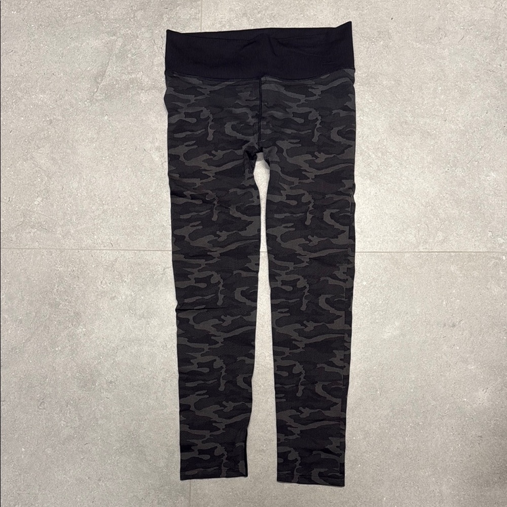 Splendid Black and Gray Camouflage Leggings with Wide Waistband size L